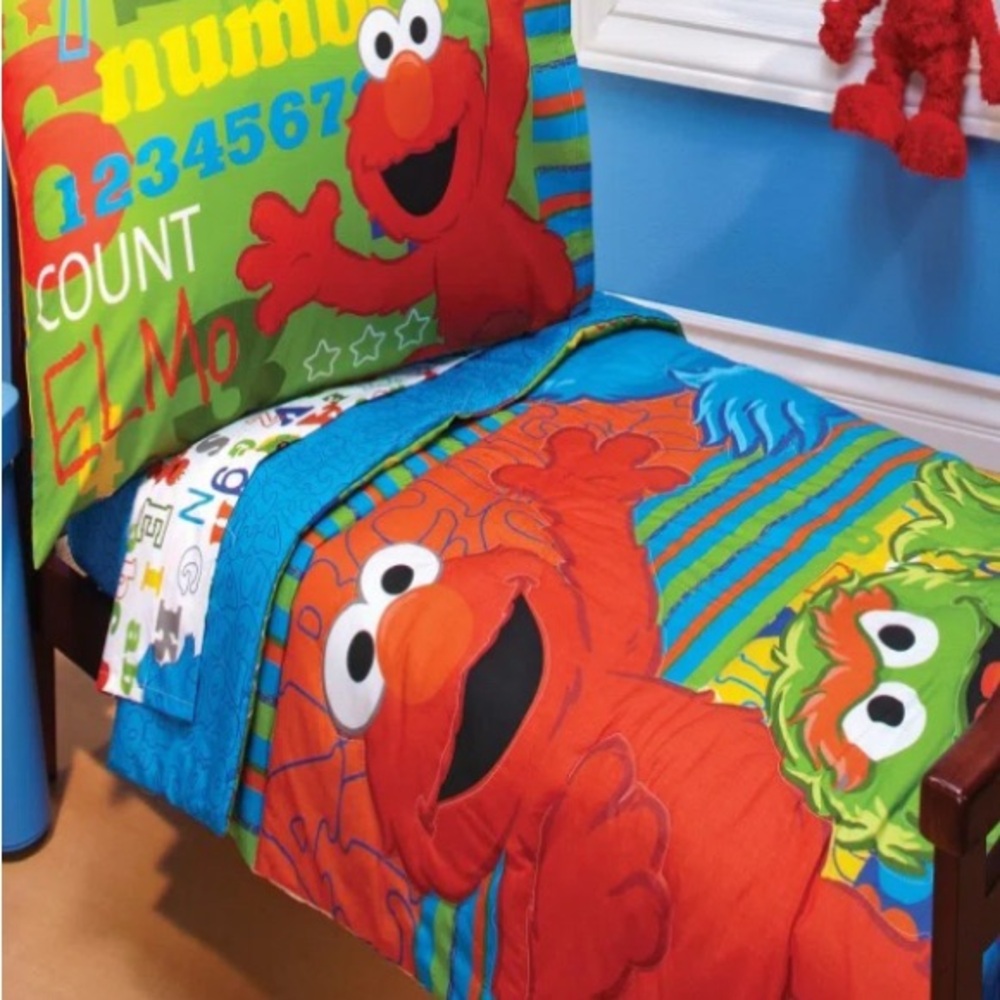 Sesame Street ABC 3 toddler bedding set.
**only the flat sheet is missing